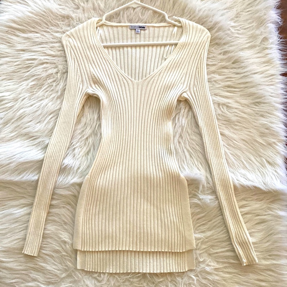 Beautiful long sleeve sweater ivory